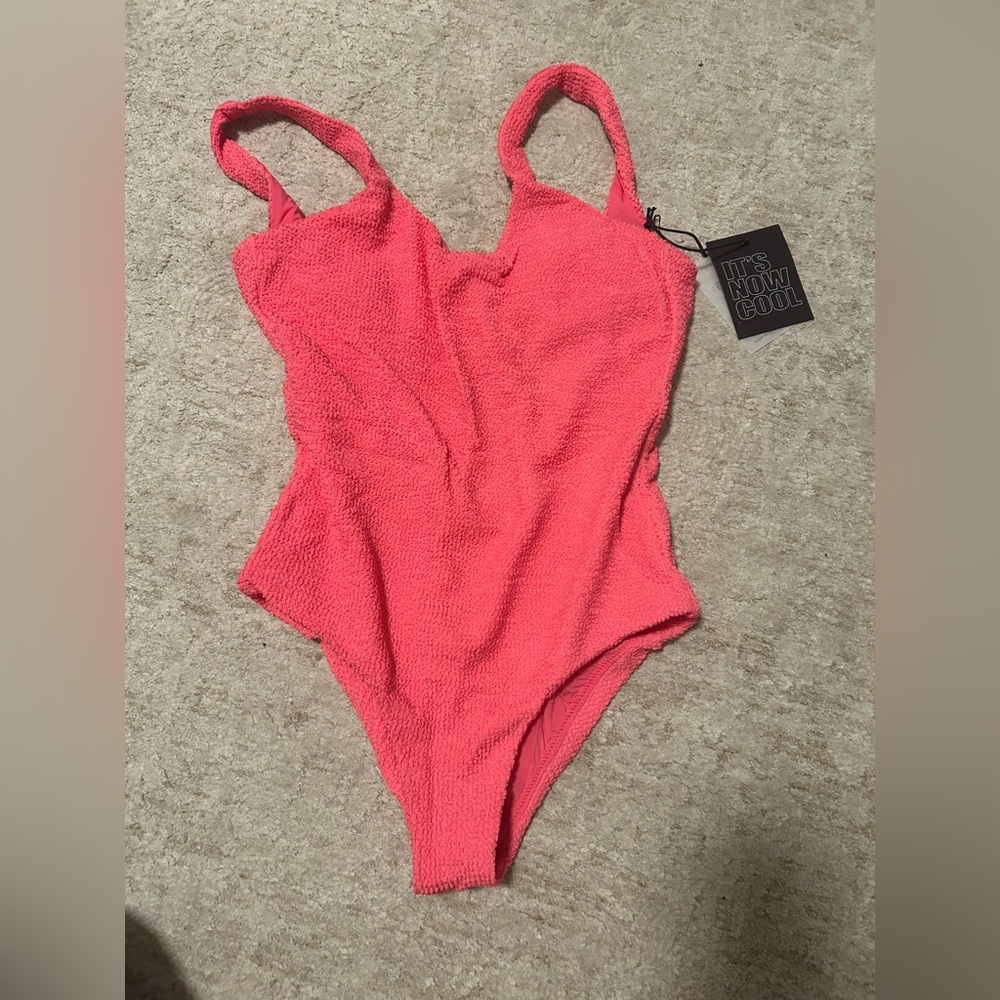 ITS NOW COOL PINK BATHING SUIT
SIZE MEDIUM